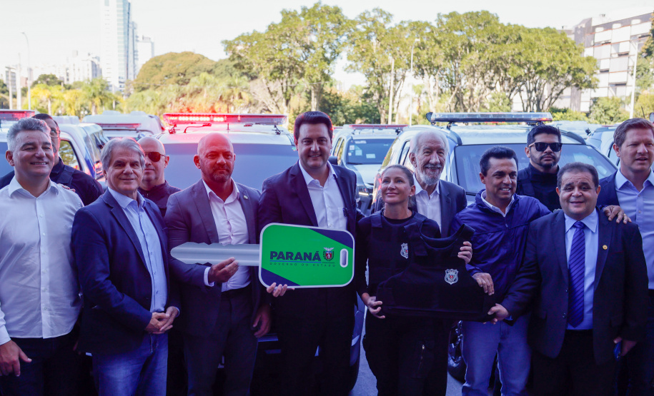 Governador entrega 225 novas viaturas e 1,4 mil coletes balísticos à Polícia Penal