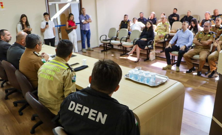 Secretário Hudson se reúne com representantes das forças de segurança em de Astorga