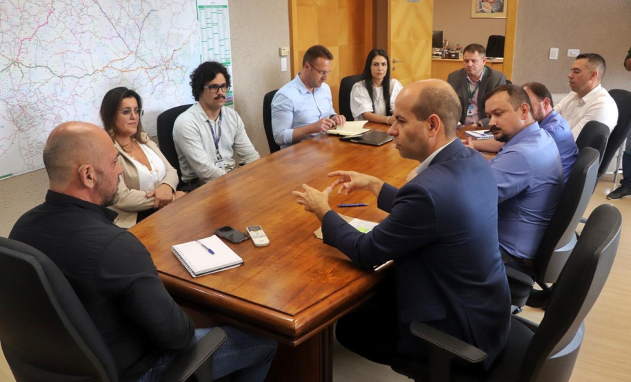 Secretário Hudson recebe o deputado estadual Evandro Araújo em seu gabinete