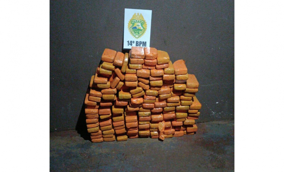 Polícia Militar apreende 2 toneladas de maconha em caminhão em Iguaraçu