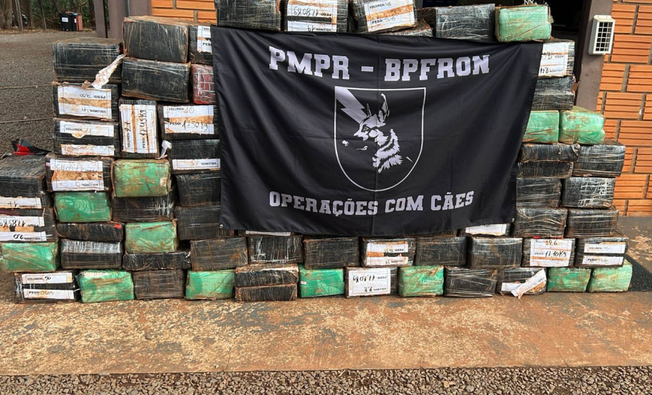 Com apoio de cão, PM apreende 1,5 tonelada de maconha em Santa Helena