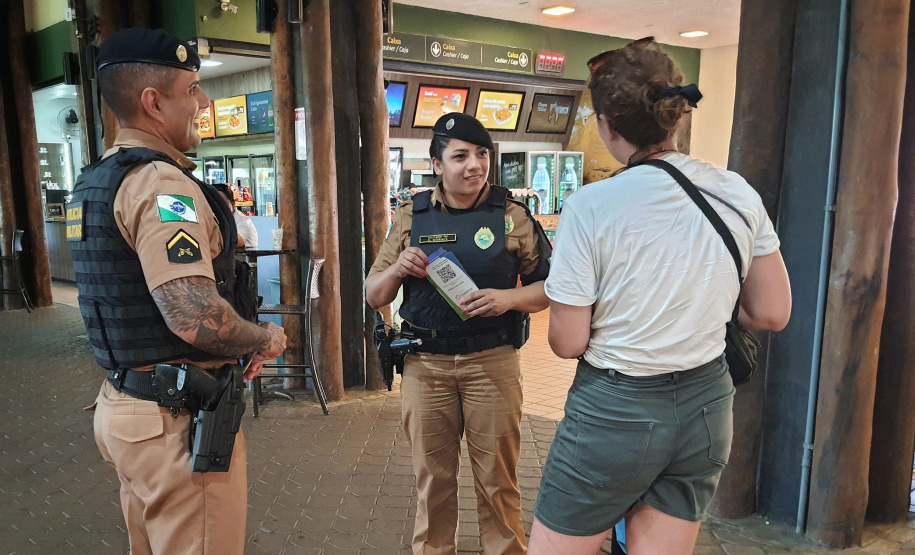 PMPR participa de nova campanha de segurança ao turista em Foz do Iguaçu