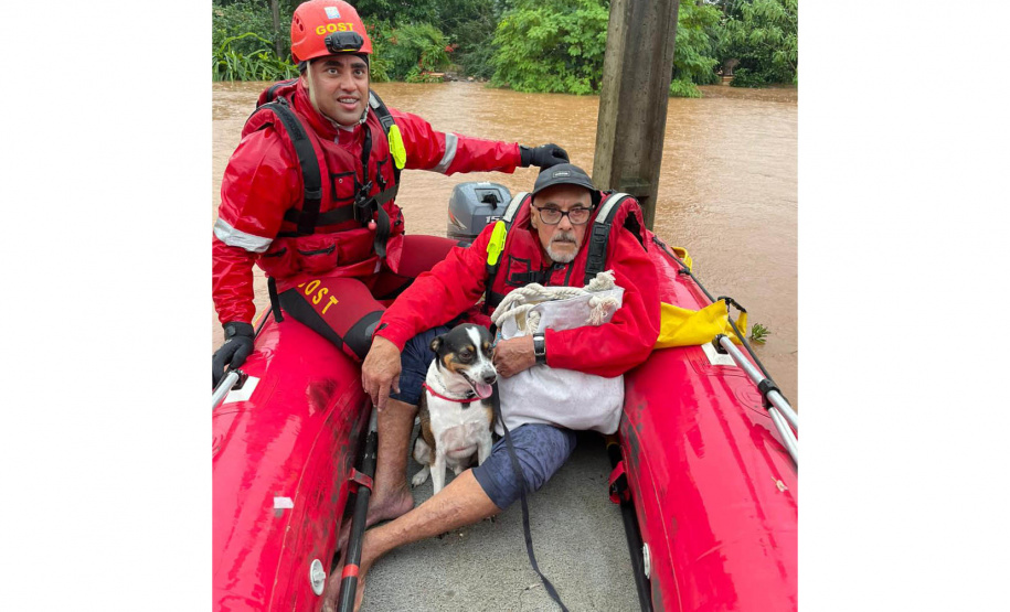 Com resgates aéreos e barcos, forças do Paraná ajudaram 150 pessoas no Rio Grande do Sul