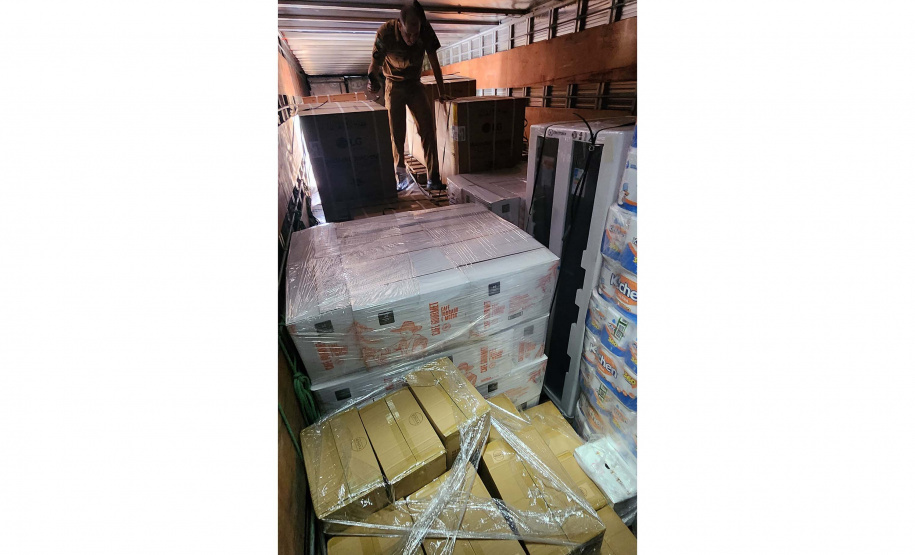 PM do Paraná recupera caminhão roubado com doações destinadas ao Rio Grande do Sul