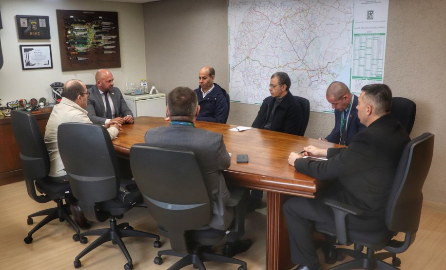 Secretário Hudson recebe deputado estadual Evandro Araújo e vereador de Campo Magro Marcio Bosa