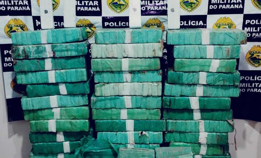 PMPR apreende quase meia tonelada de drogas e armamento em ações distintas no interior do Estado
