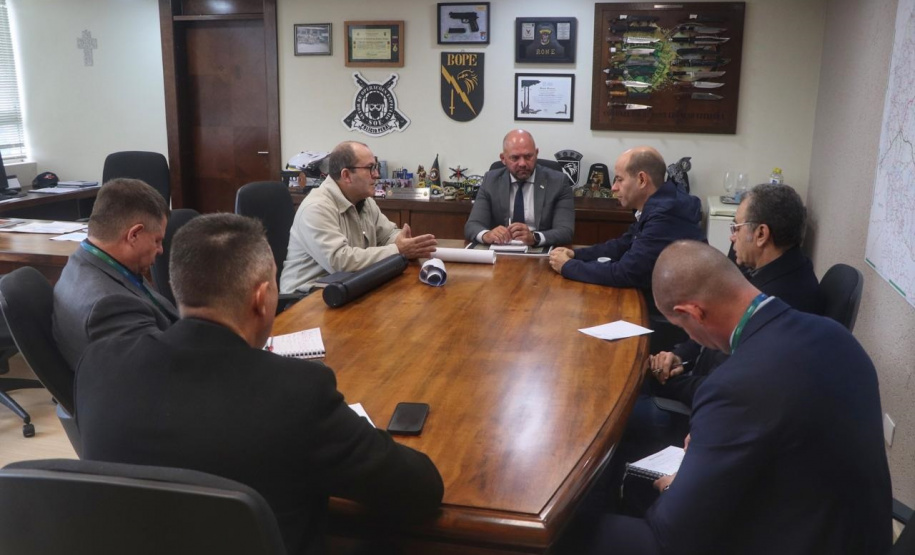 Secretário Hudson recebe deputado estadual Evandro Araújo e vereador de Campo Magro Marcio Bosa