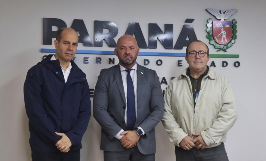 Secretário Hudson recebe deputado estadual Evandro Araújo e vereador de Campo Magro Marcio Bosa