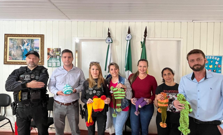 Unidade prisional de Pitanga doa 590 kits com toucas e cachecóis para instituições sociais