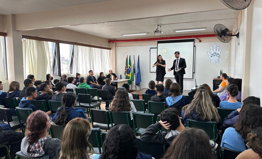 PCPR ministra palestra educativa em escola para surdos na Capital