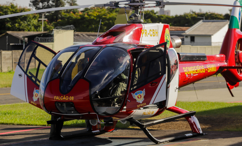 Helicóptero que vai ajudar vítimas das chuvas decola para o Rio Grande do Sul