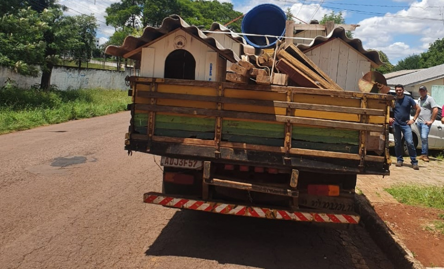 Casinhas feitas em penitenciária do Paraná vão ajudar a abrigar animais resgatados no RS