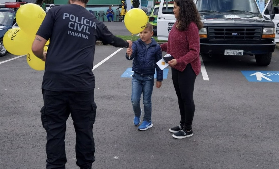 PCPR leva orientações sobre o Maio Amarelo para a população de Curitiba e Maringá