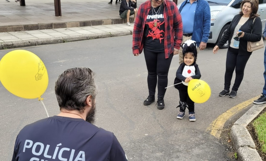 PCPR leva orientações sobre o Maio Amarelo para a população de Curitiba e Maringá