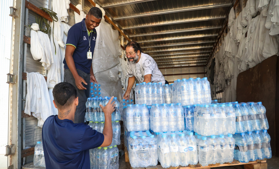 Paraná amplia força-tarefa dos bombeiros no RS e prazo da campanha de arrecadação