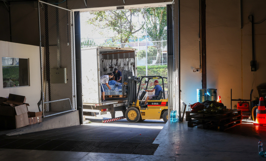 Paraná amplia força-tarefa dos bombeiros no RS e prazo da campanha de arrecadação