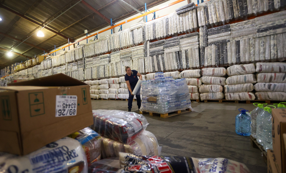 Paraná amplia força-tarefa dos bombeiros no RS e prazo da campanha de arrecadação