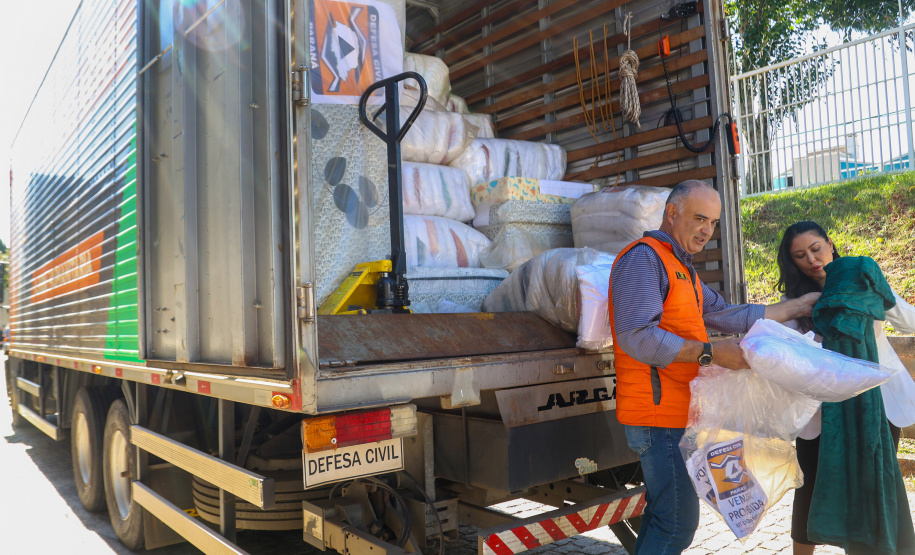 Paraná amplia força-tarefa dos bombeiros no RS e prazo da campanha de arrecadação