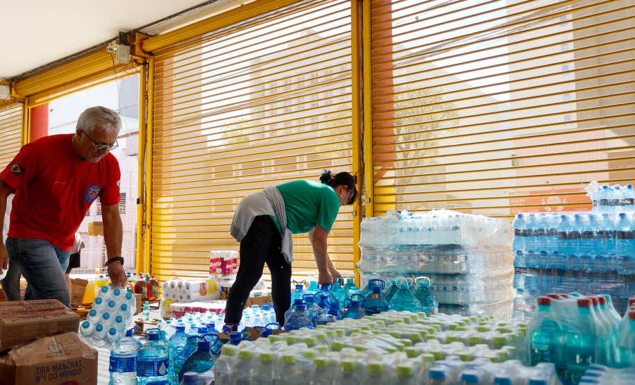 Bombeiros seguem recebendo doações para vítimas do RS e renovam equipe de salvamento