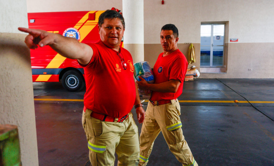 Bombeiros seguem recebendo doações para vítimas do RS e renovam equipe de salvamento