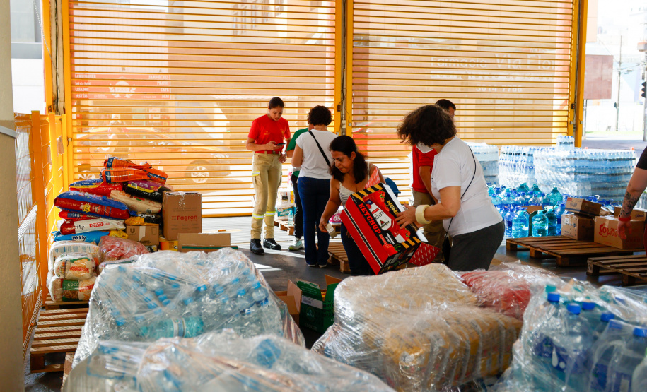 Bombeiros seguem recebendo doações para vítimas do RS e renovam equipe de salvamento