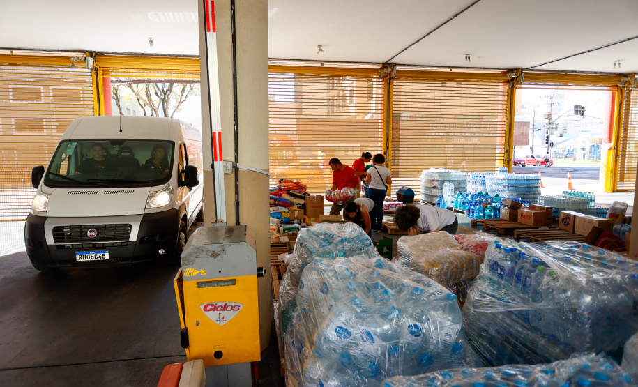 Bombeiros seguem recebendo doações para vítimas do RS e renovam equipe de salvamento