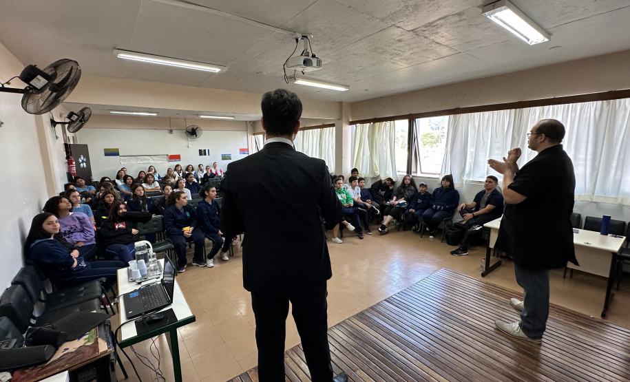 PCPR ministra palestra educativa em escola para surdos na Capital