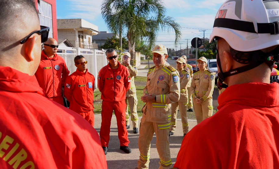 Paraná amplia força-tarefa dos bombeiros no RS e prazo da campanha de arrecadação