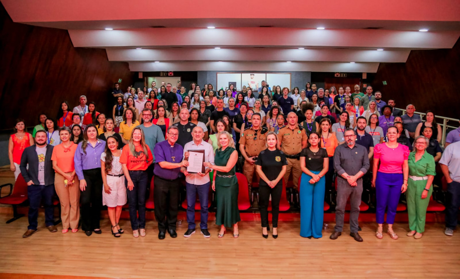 Polícia Científica do Paraná participa de evento sobre o Maio Laranja em Maringá