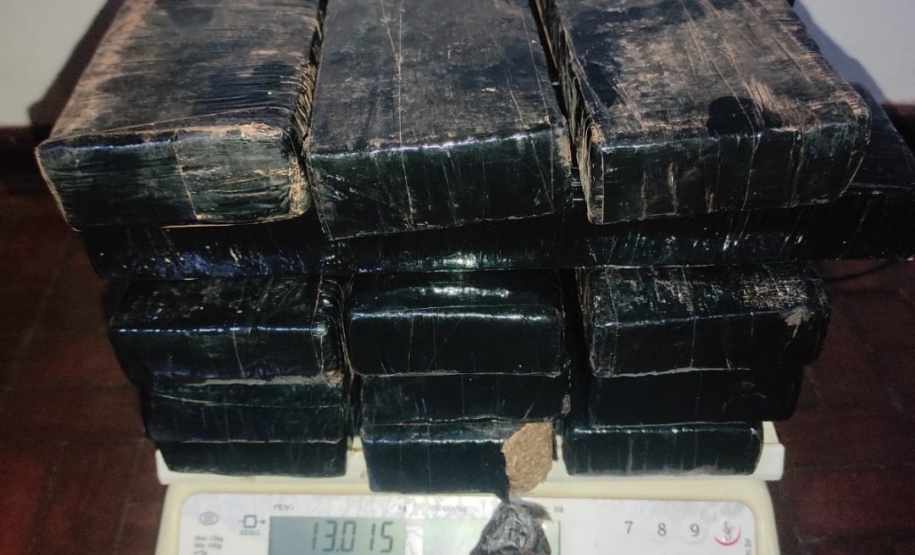 PMPR apreende mais de 13 kg de maconha em operação na PR 986, em Rolândia