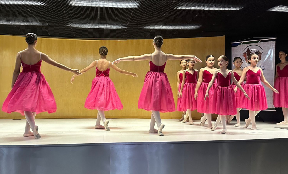 Policial penal Marilu da Costa recebe homenagem por seu trabalho em prol dos direitos humanos no sistema prisional do Paraná