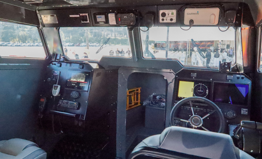 Governador entrega 39 veículos e libera R$ 117 milhões para helicópteros e blindados da PM