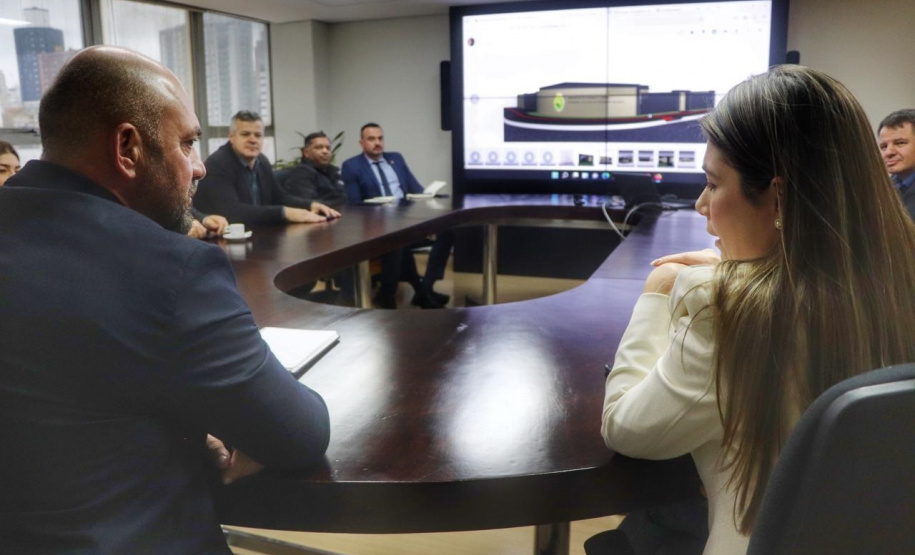 Secretário de Segurança Pública recebe visita da prefeita de Primeiro de Maio na Sesp