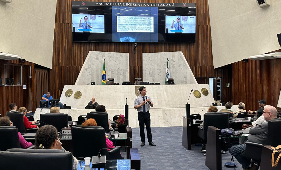 PCPR e Celepar ministram curso para 50 idosos sobre o uso seguro e consciente da internet