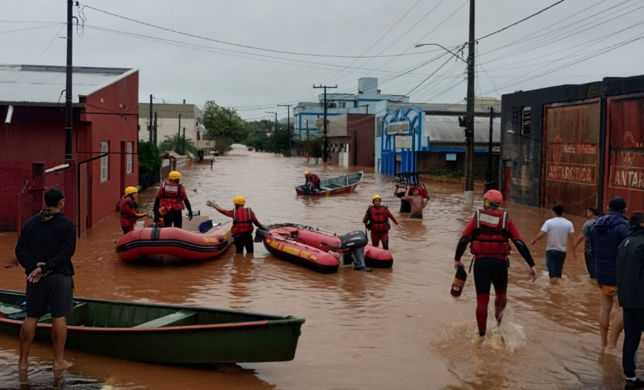 Curso de resposta a desastres preparou bombeiros do Paraná para ação no Rio Grande do Sul