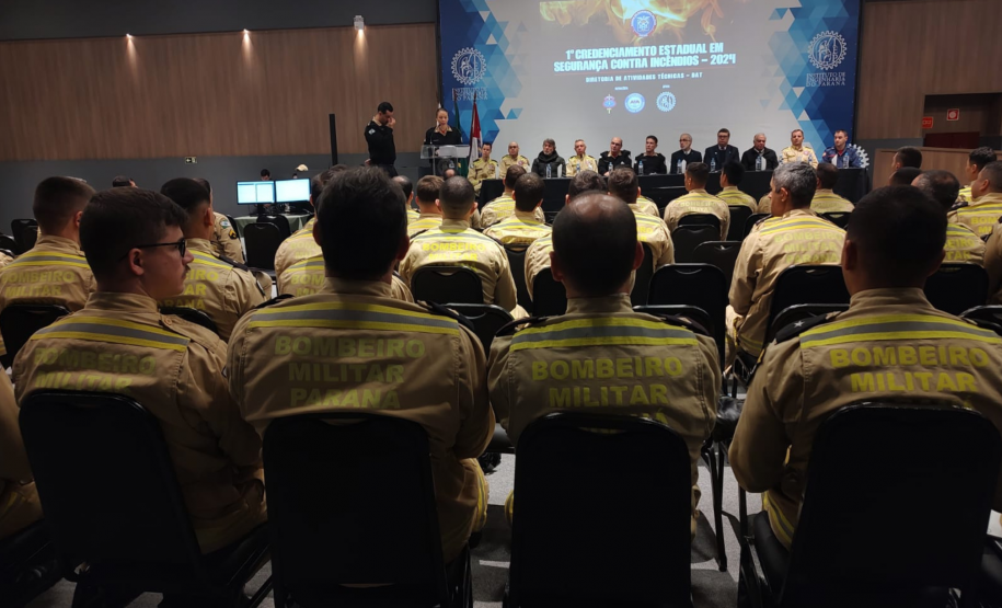 Corpo de Bombeiros promove capacitação sobre técnicas de combate a incêndios