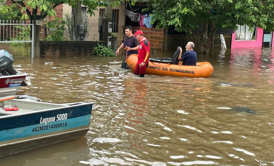 Curso de resposta a desastres preparou bombeiros do Paraná para ação no Rio Grande do Sul