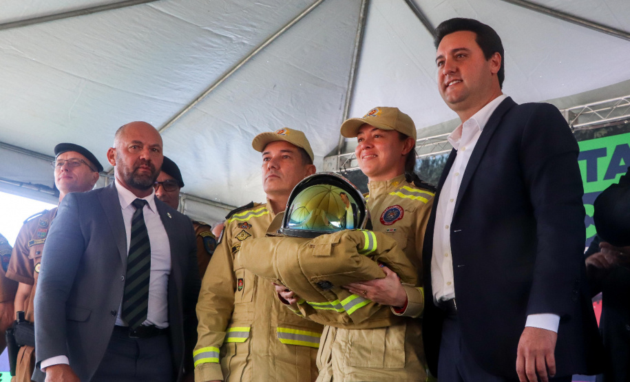 Governador entrega 39 veículos e libera R$ 117 milhões para helicópteros e blindados da PM