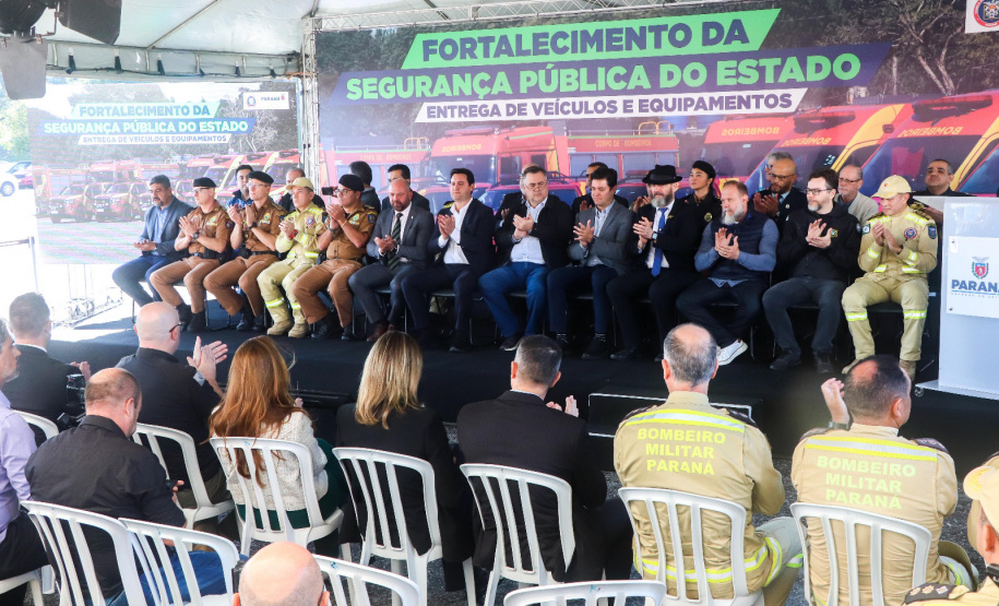 Governador entrega 39 veículos e libera R$ 117 milhões para helicópteros e blindados da PM
