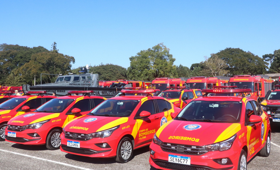 Governador entrega 39 veículos e libera R$ 117 milhões para helicópteros e blindados da PM