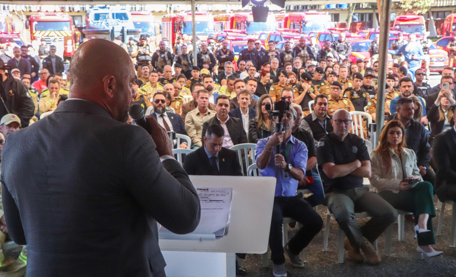 Governador entrega 39 veículos e libera R$ 117 milhões para helicópteros e blindados da PM