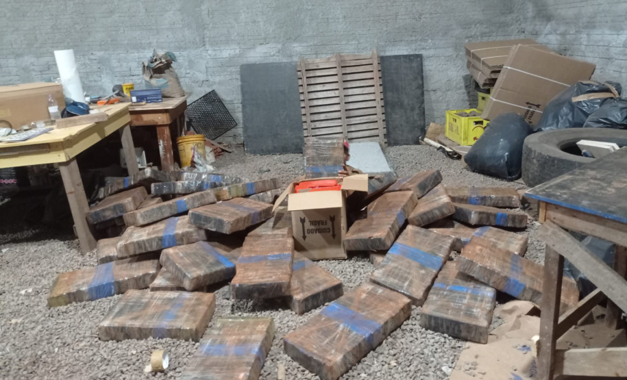Polícia Militar do Paraná apreende 5,6 toneladas de maconha em Maringá