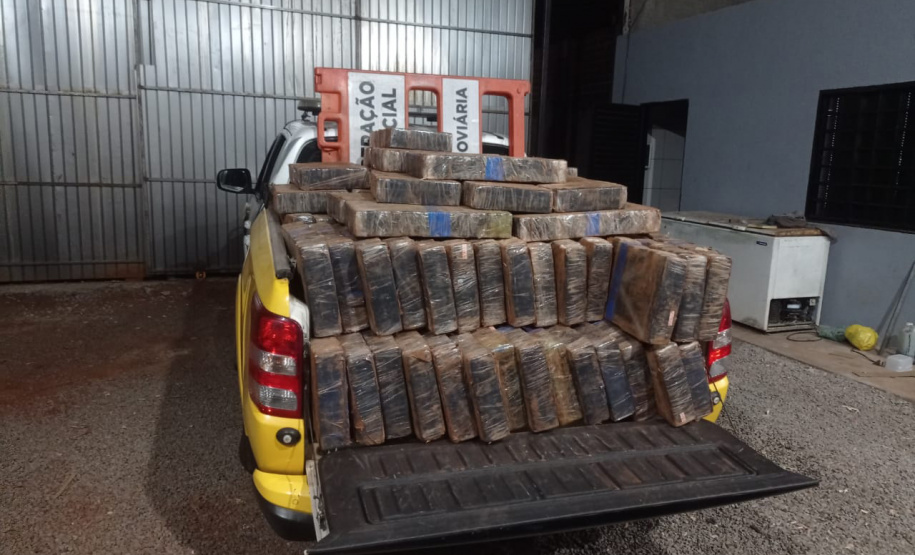Polícia Militar do Paraná apreende 5,6 toneladas de maconha em Maringá