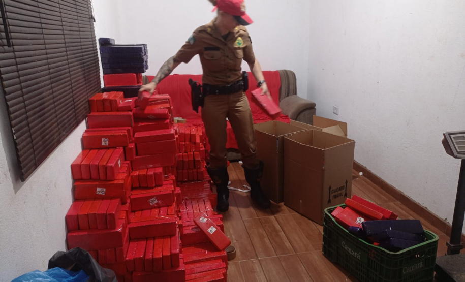 Polícia Militar do Paraná apreende 5,6 toneladas de maconha em Maringá