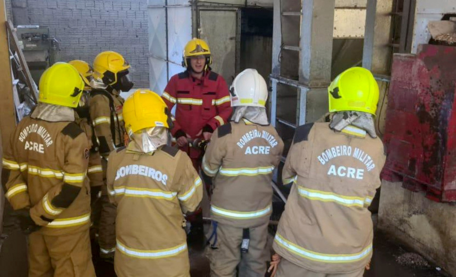 Referência em emergências em silos, Bombeiros do Paraná ministram curso no Acre