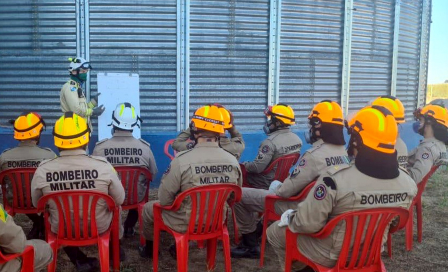 Referência em emergências em silos, Bombeiros do Paraná ministram curso no Acre