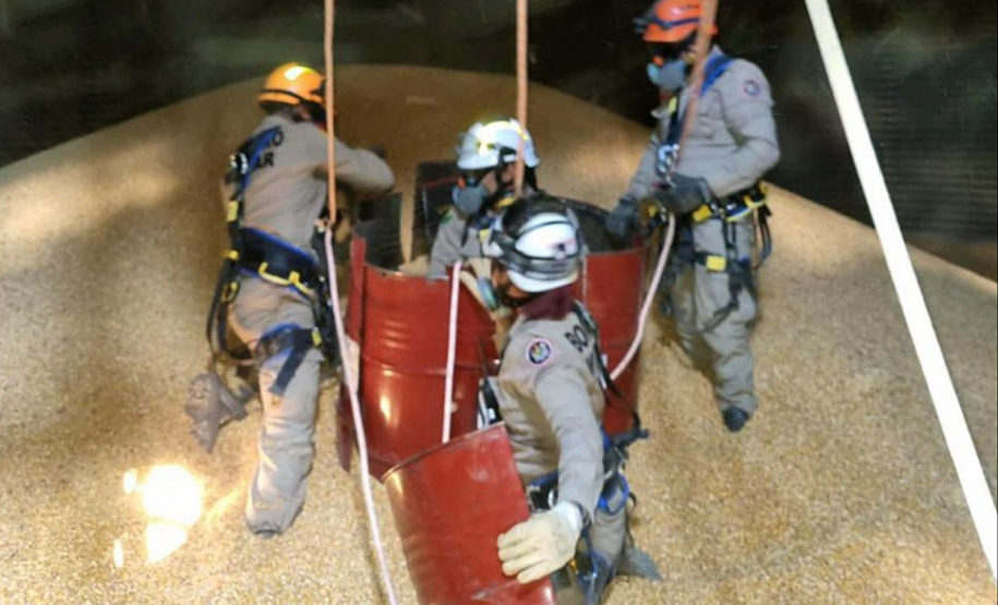 Referência em emergências em silos, Bombeiros do Paraná ministram curso no Acre
