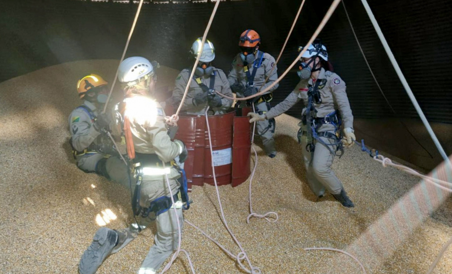 Referência em emergências em silos, Bombeiros do Paraná ministram curso no Acre
