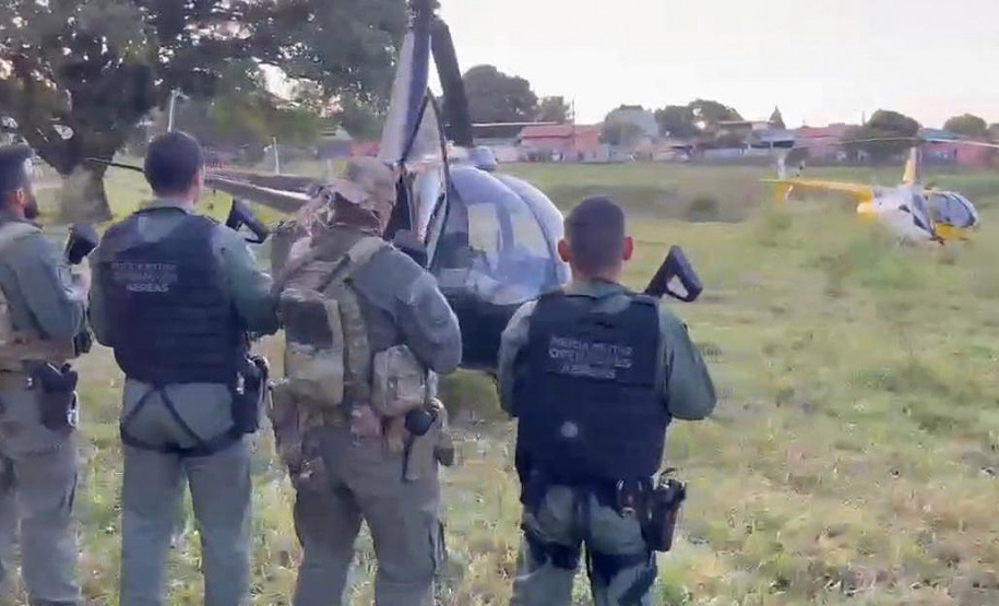 Perseguição de helicóptero: Falcão da PM ajuda PF a interceptar aeronave com 243 kg de cocaína
