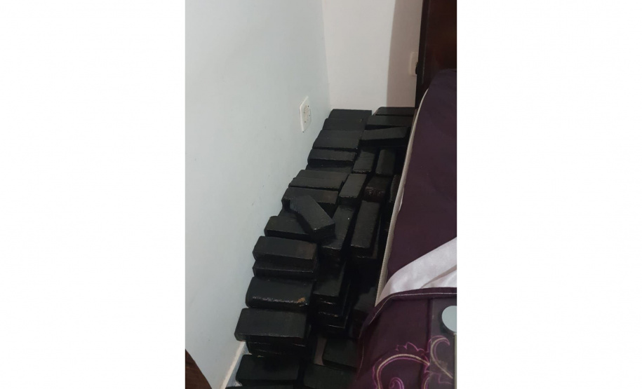 Com apoio do Falcão, PMPR apreende 1,2 tonelada de maconha em Cascavel